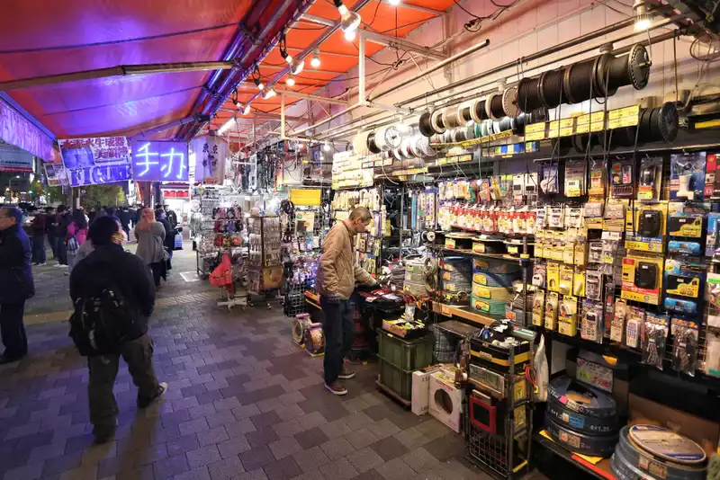 Akihabara'nın Enkaz Sokağı ve Akihabara Parça Pazarı