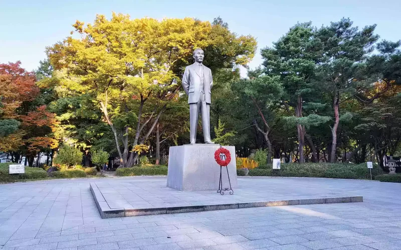 Dosan Park 도산 공원 anıtı 1