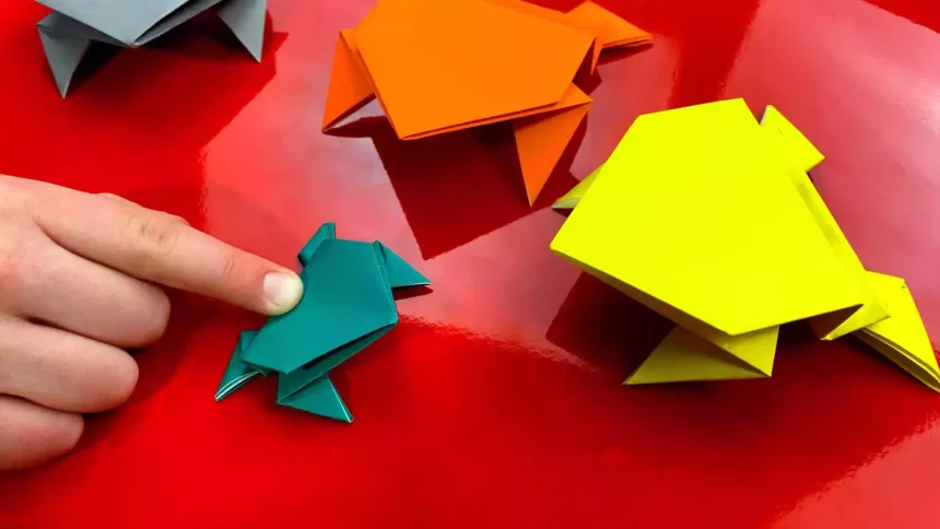 Origami ile kağıttan kurbağa