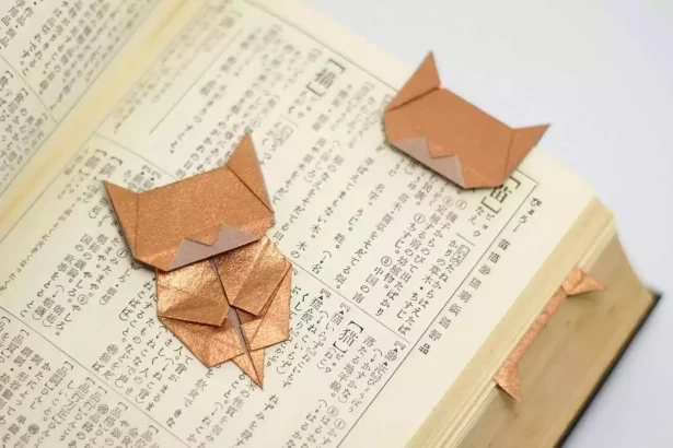 Origami ile kedili kitap ayracı yapımı